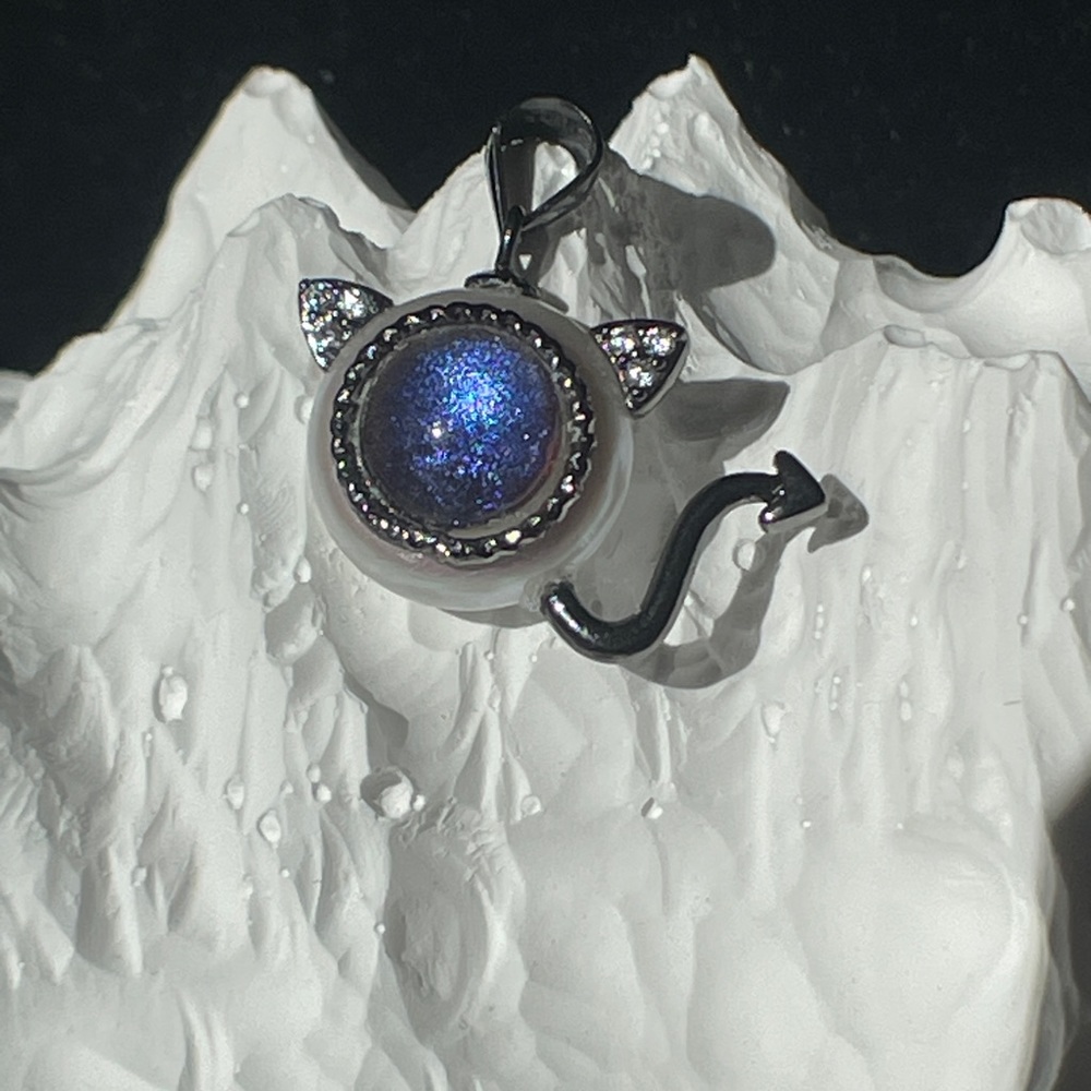 Halloween pearl pendant